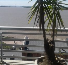 Departamento triplex en alquiler con vista al río Rosario
